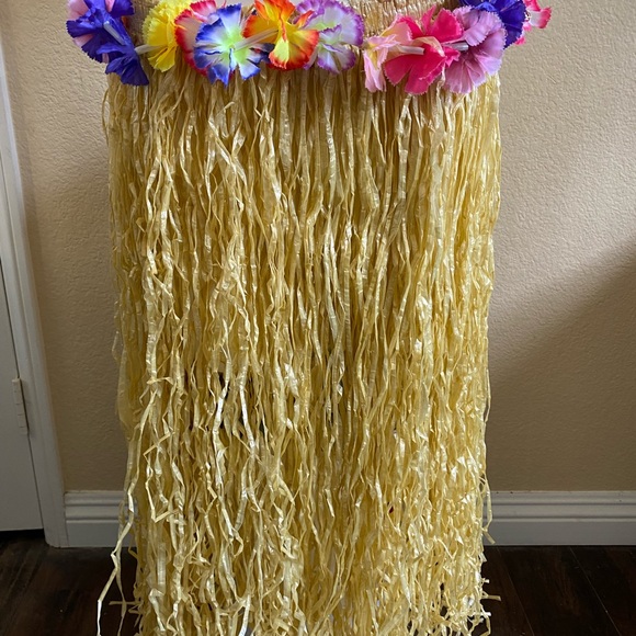 (Sorry listing has expired) Hula dancer girl costume 🌺 - Picture 5 of 5